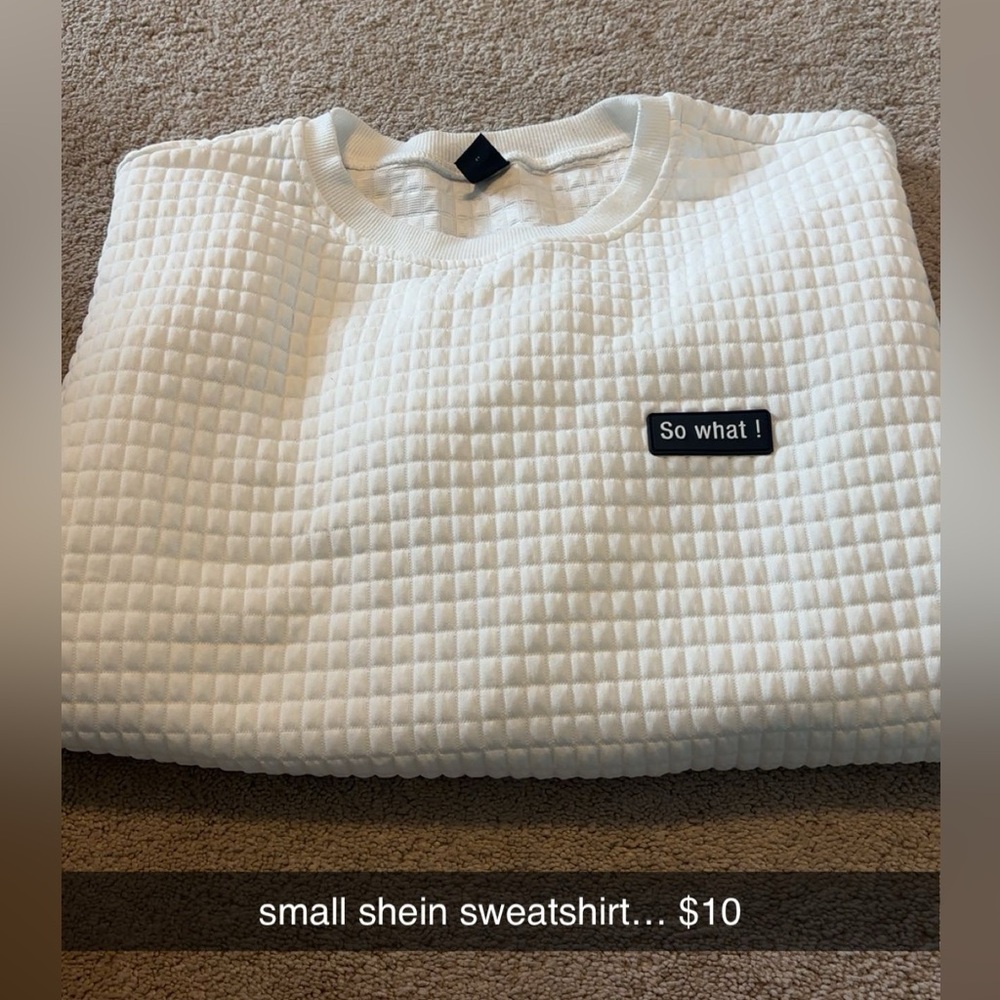 SHEIN Quilted White Sweatshirt with Patch